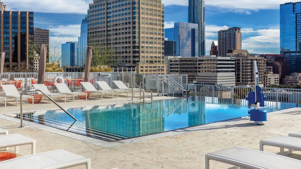 West End Condo | Beautiful 1 bedroom with rooftop pool!