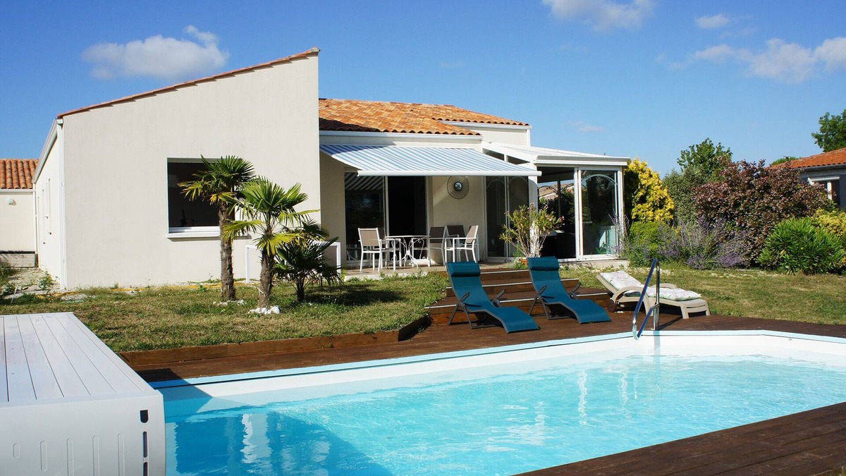 Perigny House | Beautiful 160m² Villa with Heated Pool in Perigny