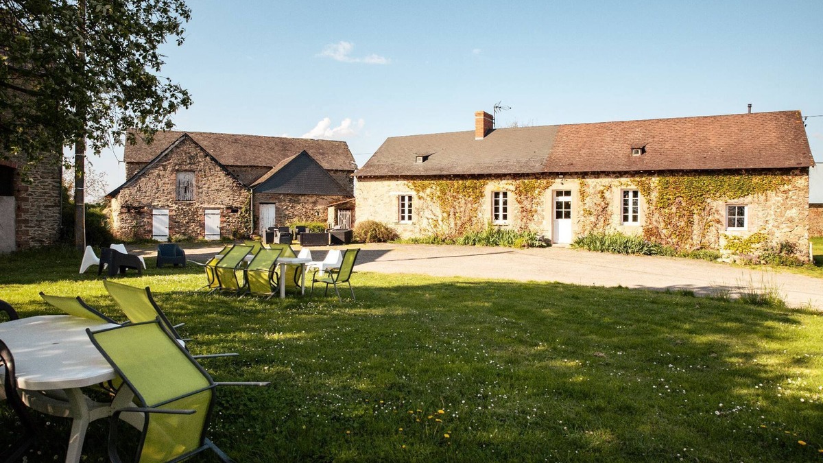 Gennes-sur-Glaize House | Beautiful 18th century farmhouse, recently renovated, with covered swimming pool