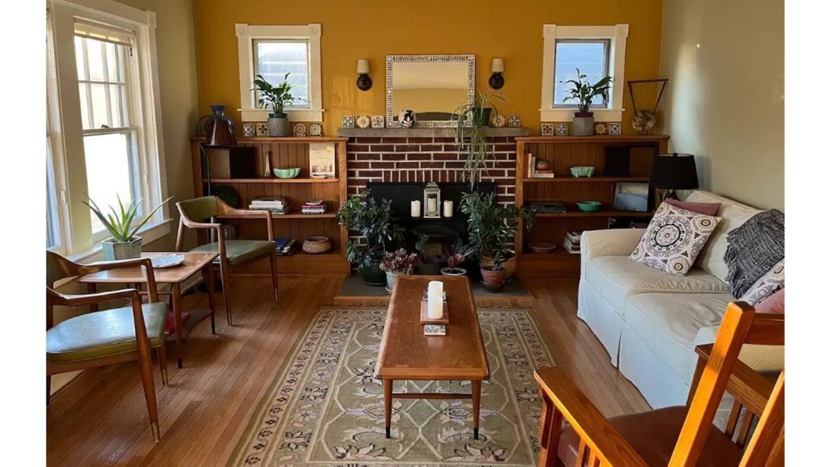 Moylan House | Beautiful 1920s Home in Quiet Media Neighborhood