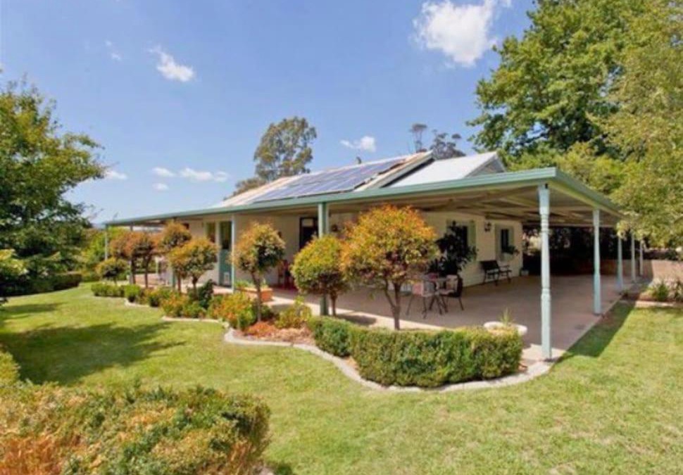 Yackandandah House | Beautiful 1960s home in historic Yackandandah
