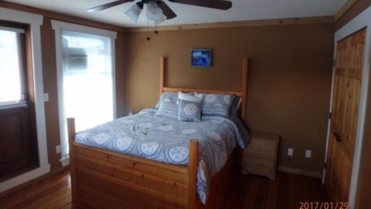 Sorrento House | Beautiful 1bedroom suite 10 minutes away from spectacular Shuswap Lake!
