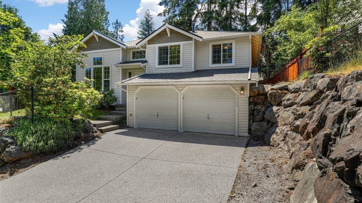 North Creek House | Beautiful 1Br Condo at Cozy & Safe Neighbourhood