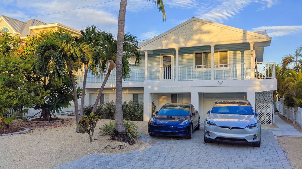 Little Torch Key House | Beautiful 2/2 Waterfront Designer Home for your family vacation