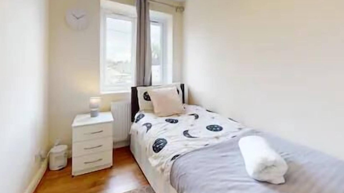 Stanford-le-Hope Apartment | Beautiful 2-Bed Apartment in Stanford-le-Hope