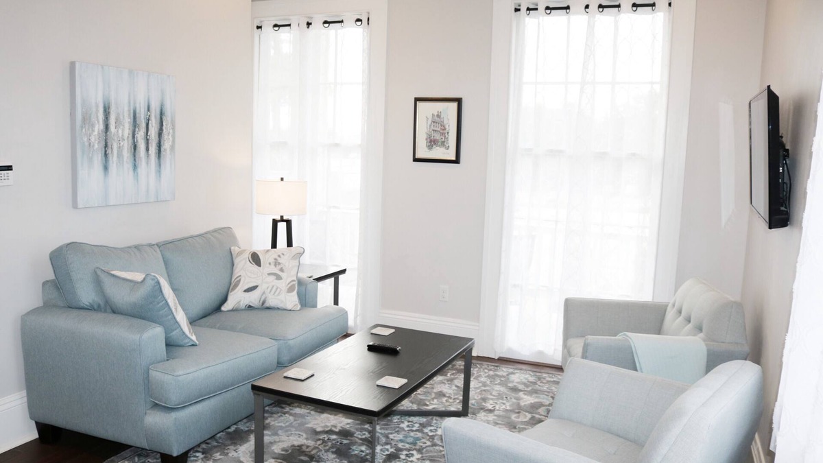 Lower Garden District Condo | Beautiful 2 BD w/Balcony, 1 Block off St. Charles