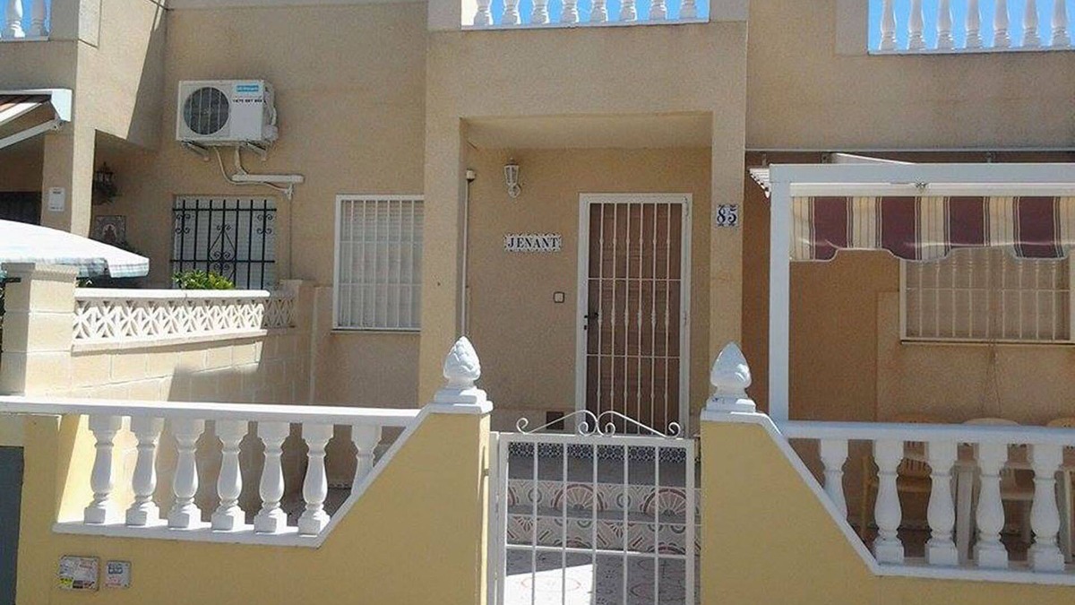 Torrevieja House | Beautiful 2-bdrm bungalow with terrace, solarium + magnificent communal pool
