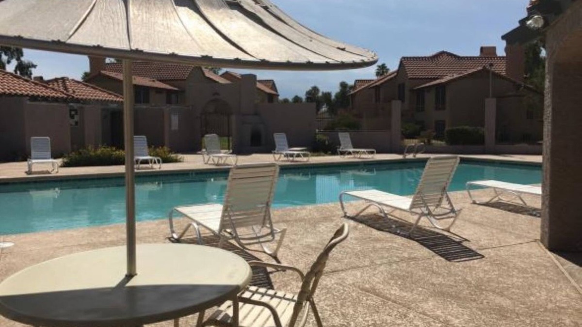 Maryvale House | Beautiful 2 bdrm townhouse w/pool in Glendale AZ
