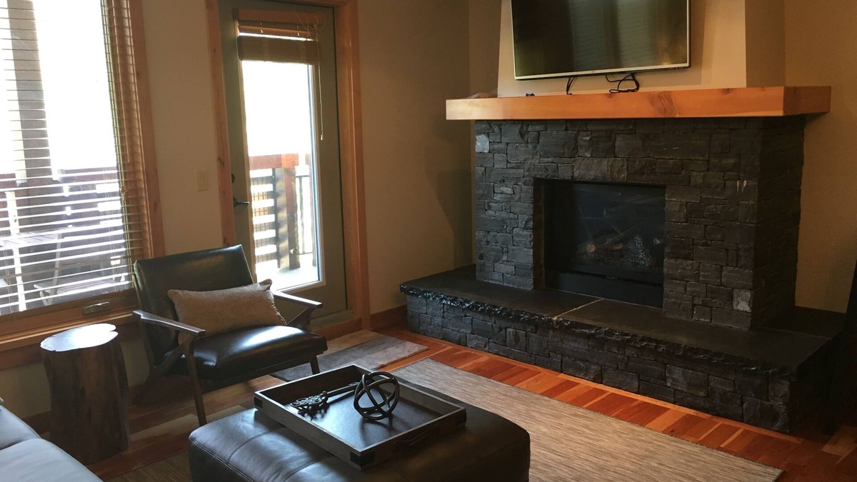 Canmore Condo | Beautiful 2 bed, 2 bath, condo walking distance to downtown. Sleep 6