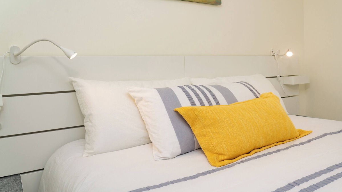 Dundarave House | Beautiful 2-BED Suite in central West Vancouver