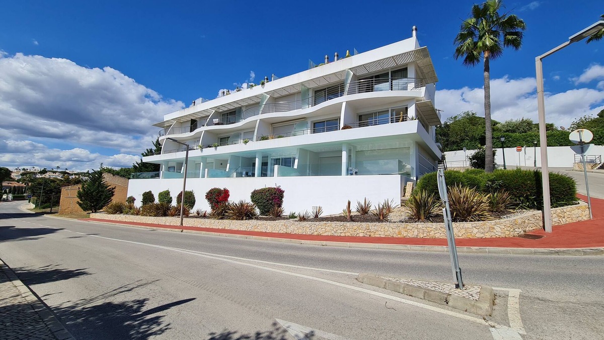 Vale do Garrao Apartment | Beautiful 2 bed duplex apartment with breathtaking sea view, 5min walk to beach!