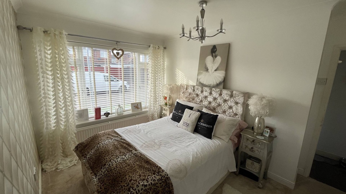Canvey Island Cottage | Beautiful 2-Bed Bungalow in Canvey Island