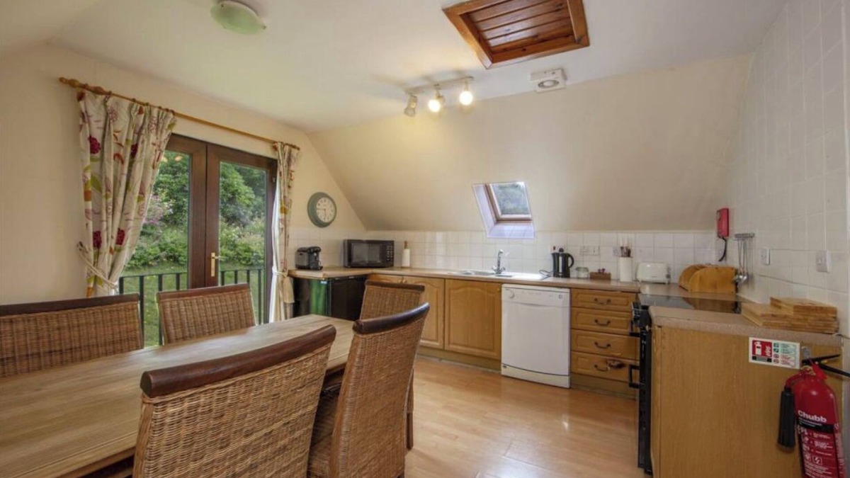 Dalmally Cabin | Beautiful 2 bed lodge with hot tub & sauna