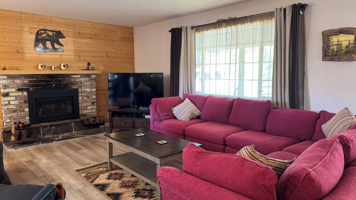 Mountain View Estates House | Beautiful 2 bedroom home with fabulous mountain views