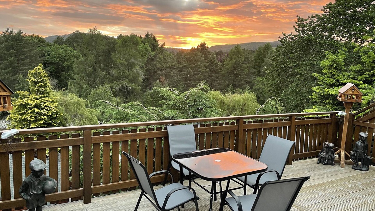 Blair Atholl Cabin | Beautiful 2 bedroom Lodge with stunning views