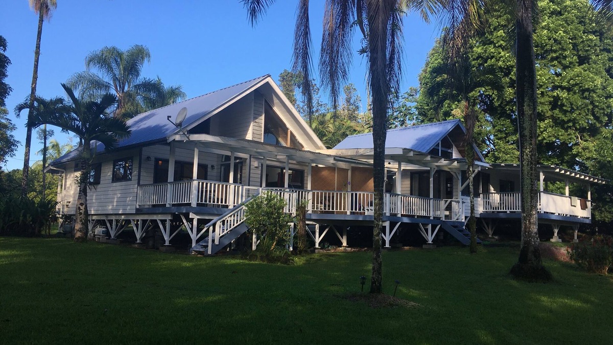 Keaau House | Beautiful 2 Bedroom, 1 bath, full kitchen, secluded acre of gardens