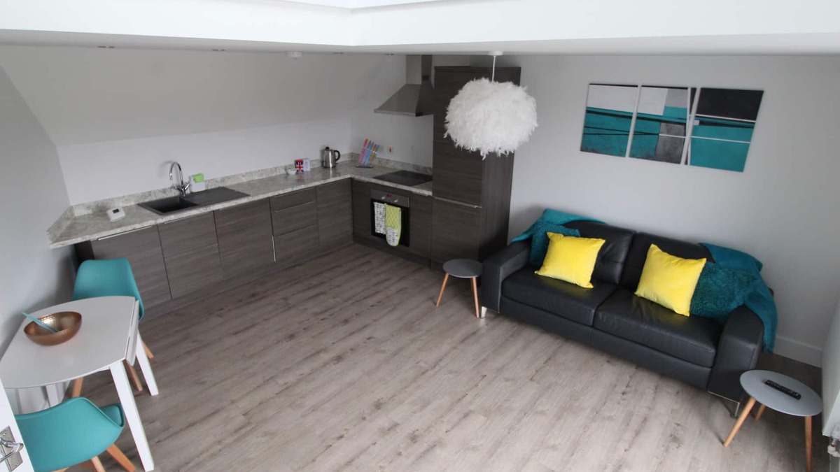 Liverpool Apartment | Beautiful 2 bedroom apartment in a great location at Childwall Fiveways (Flat 1)