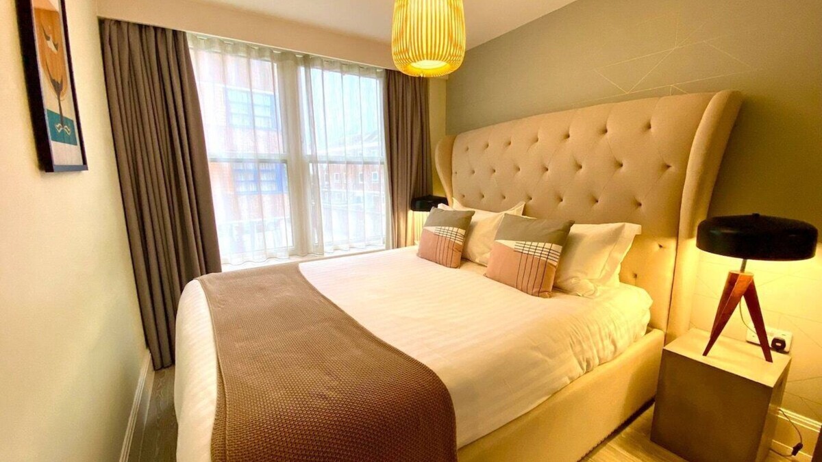 Poole Apartment | Beautiful 2 Bedroom Apartment inc. Parking & Wifi