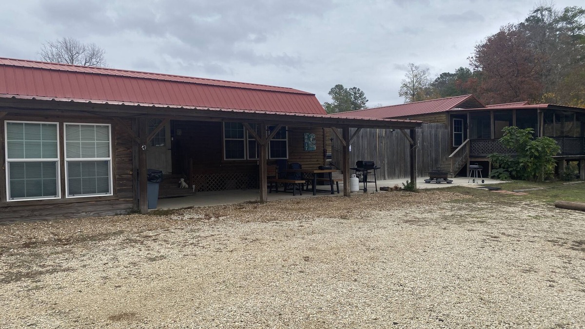 Florien Cabin | Beautiful 2 Bedroom Cabin with a lake view.
