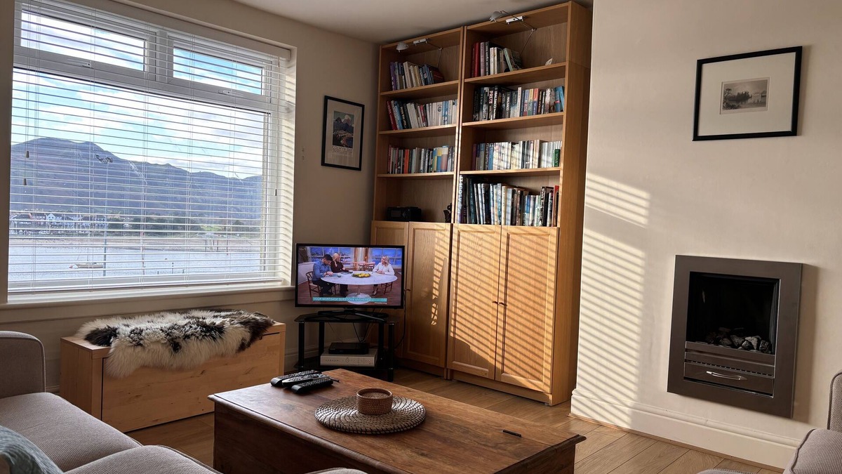 Conwy Apartment | Beautiful 2 bedroom Deganwy apartment with estuary views