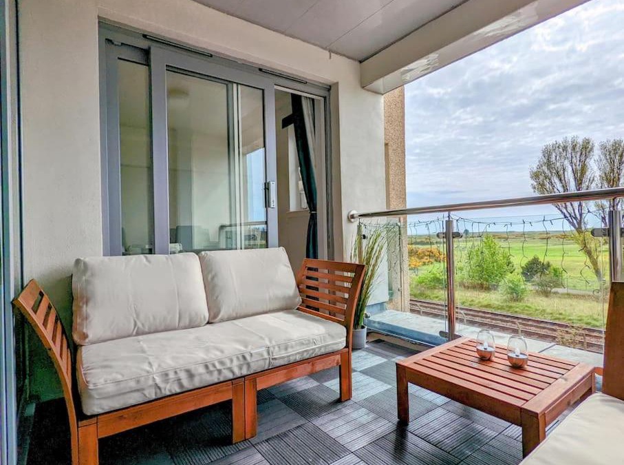 Carnoustie Apartment | Beautiful 2 bedroom flat overlooking golf course