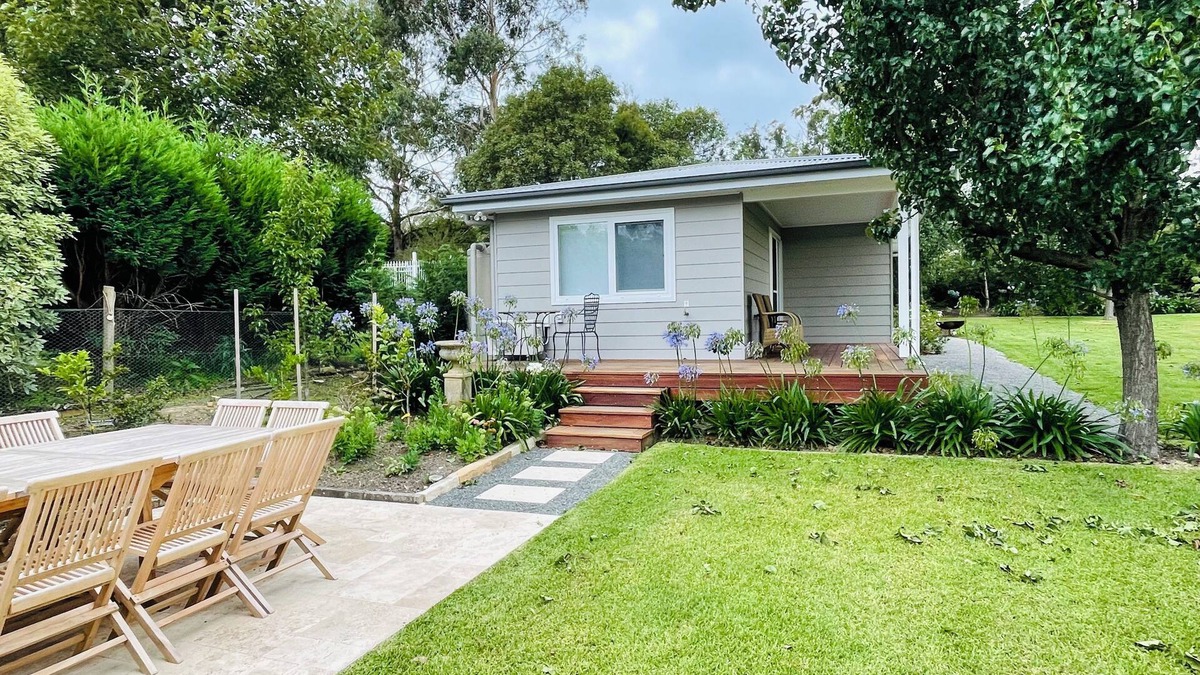 Bowral Cottage | Beautiful 2-bedroom garden cottage in Bowral. Family friendly!