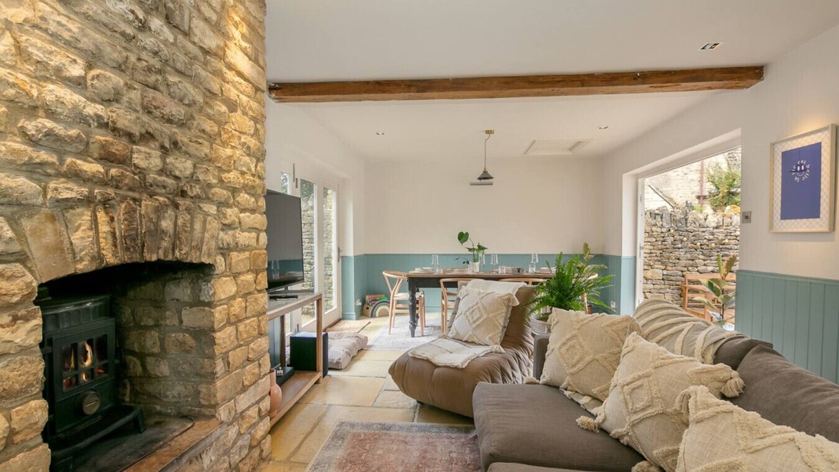 Churchill Apartment | Beautiful 2 Bedroom Cottage in the Cotswolds