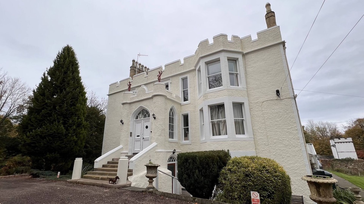 Eyemouth Apartment | Beautiful 2 bedroom Castle Property near coastal village of Coldingham