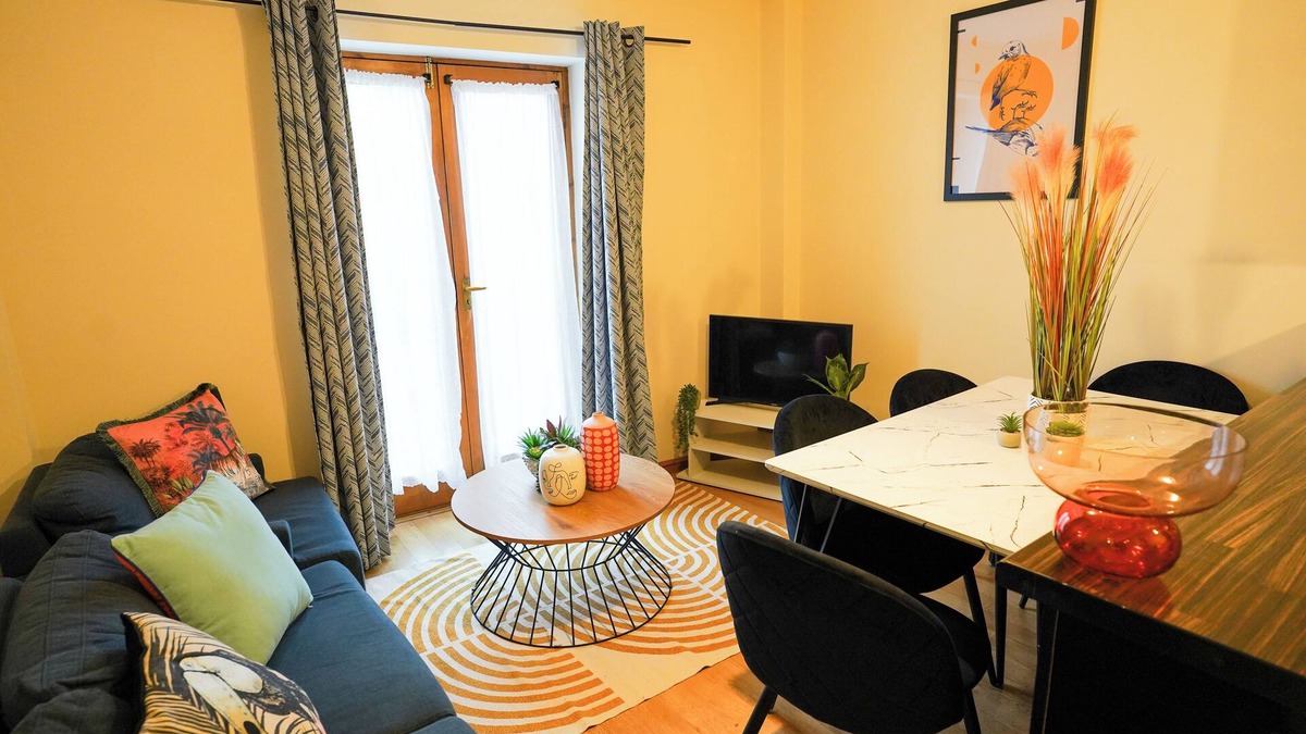 Kettering Apartment | Beautiful 2-Bedroom Apartment in Kettering