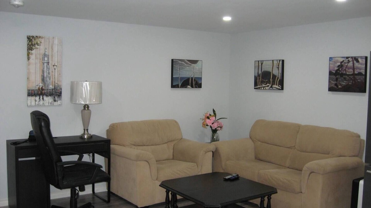 Guelph Apartment | Beautiful 2-bedroom Guest Home in Guelph