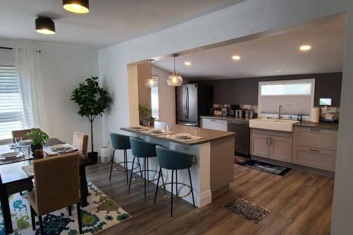 North Bay House | Beautiful 2 Bedroom Home in the Heart of North Bay