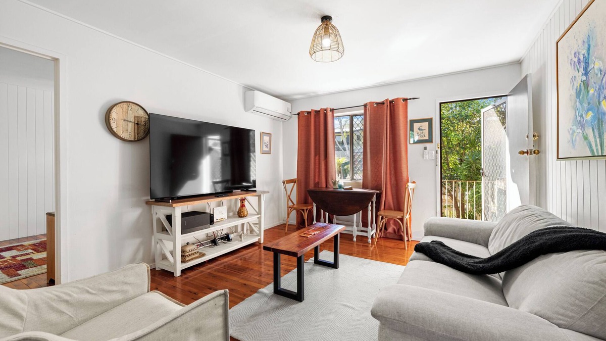 Camp Hill House | Beautiful 2 bedroom unit in prime location!