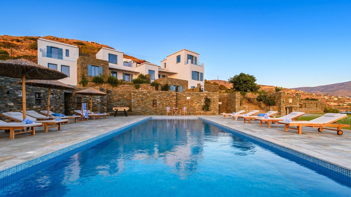 Gavrio Villa | Beautiful 2 Bedroom Villa "on the beach" - Access to a large swimming pool