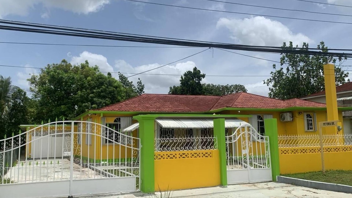 Santa Cruz House | Beautiful 2 bedrooms, 1 bathroom sleep 6 people close to the Town of Santa Cruz