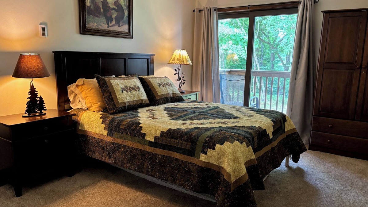 West Hartford House | Beautiful 2-BR 2.5-BA End Unit Townhome at Quechee Lakes