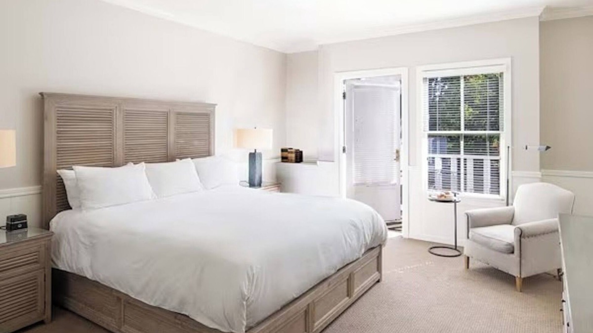 Santa Rosa Hotel | Beautiful 2 King Room Near Local Museums + Wine Country Adventures Awaits