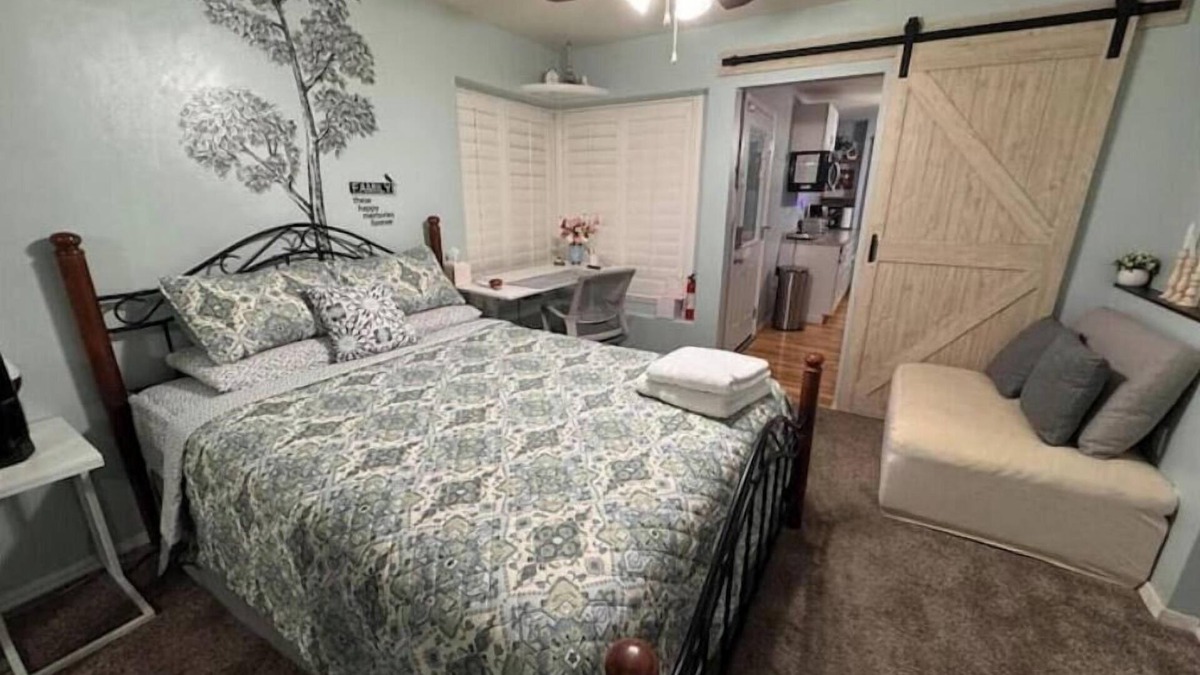 Greenacres House | Beautiful 2 room guest ste in upscale Willow Creek
