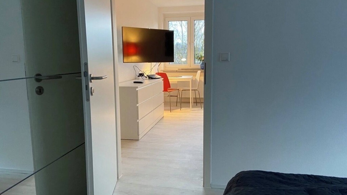 Sindelfingen Apartment | Beautiful 2-room top floor apartment (southbalcony/elevator/underground parking)