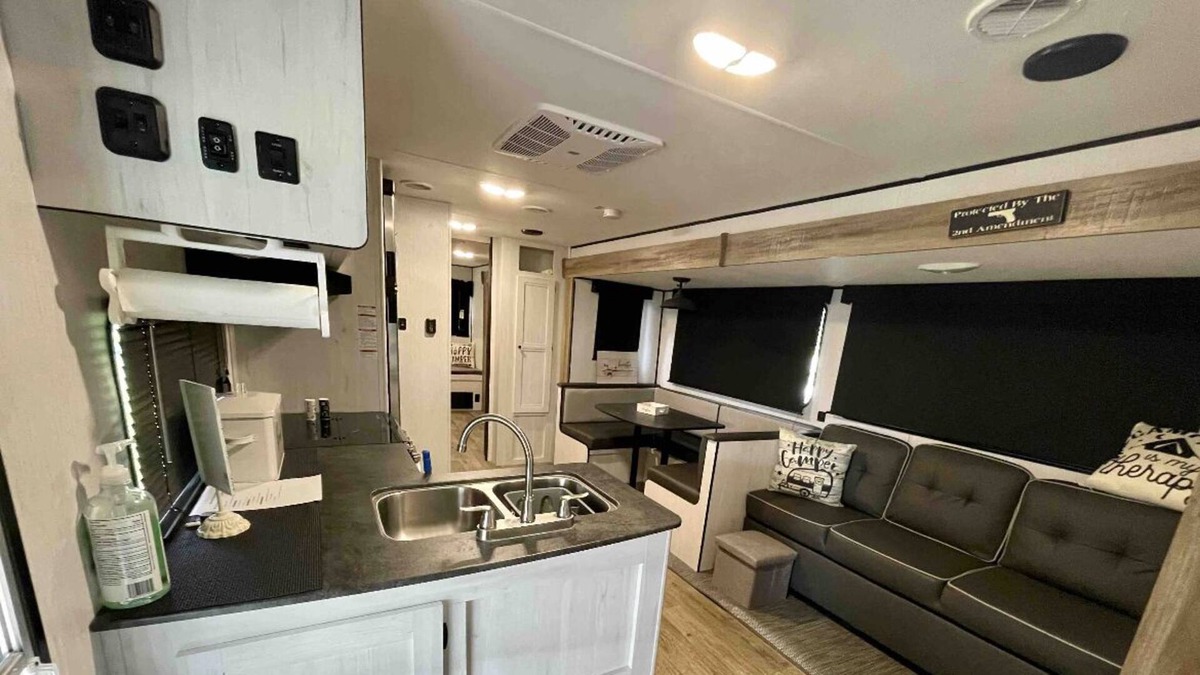 Centralia House | Beautiful 2021 camper on a ranch