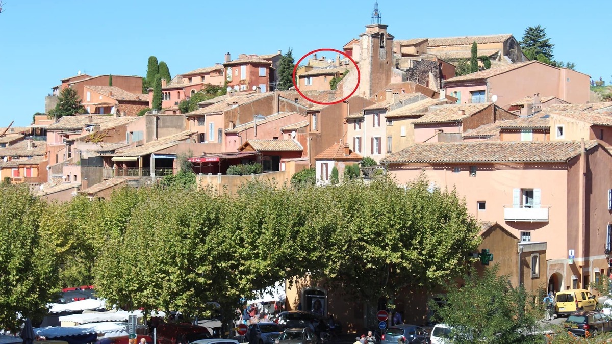 Roussillon House | Beautiful 250 year old Village House in centre of Roussillon with stunning views
