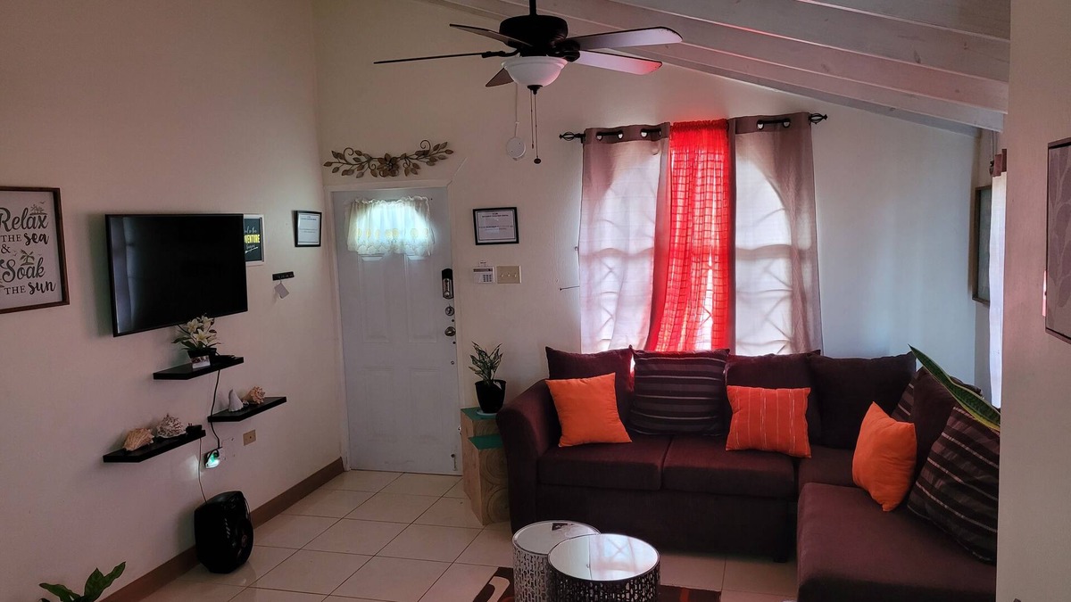 Silver Sands House | beautiful 2B/2B is located in a gated community in Coral Springs Vallage.
