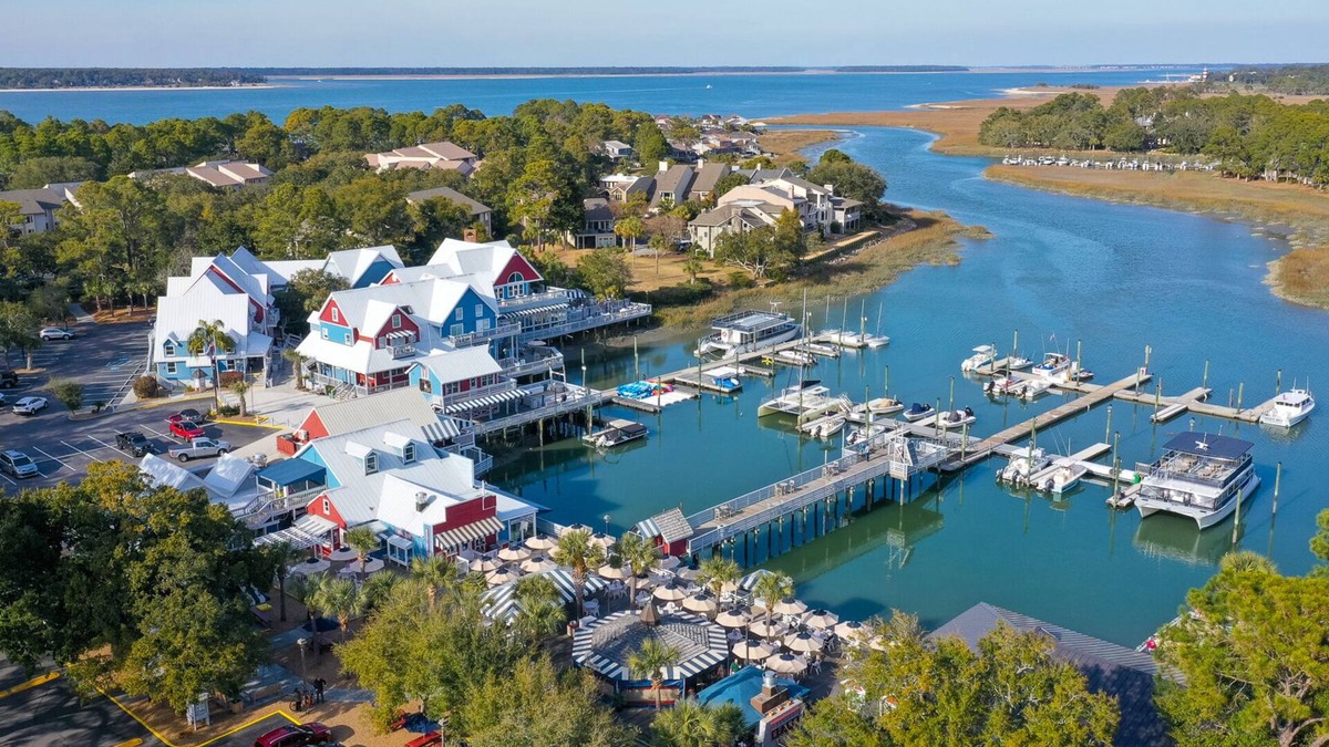 South Beach Condo | BEAUTIFUL 2BR VILLA WITH PATIO STEPS TO BEACH & SOUTH BEACH HILTON HEAD