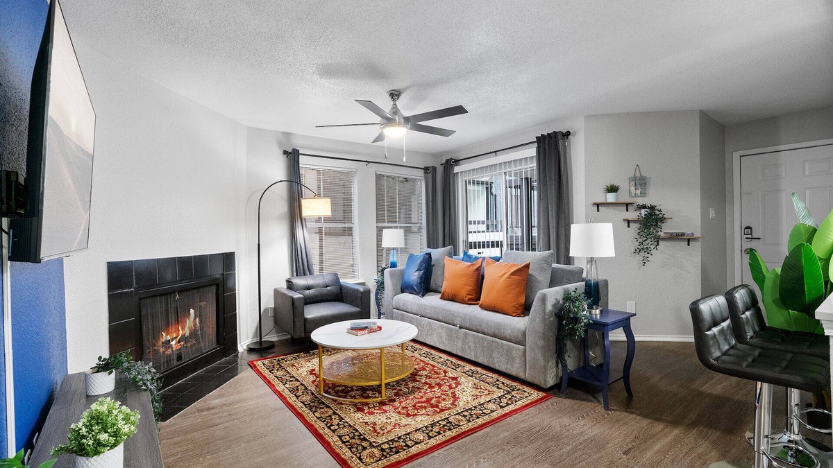 University Hills and Windsor Park Apartment | Beautiful 2BD/1BA in University Hills 9376