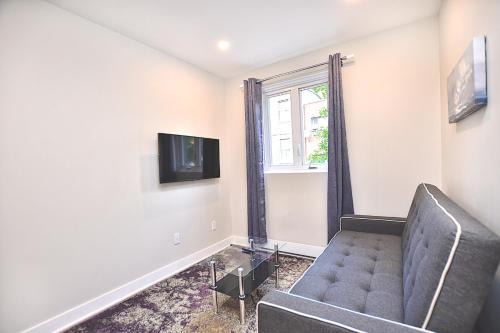 Plateau Mont Royal Apartment | Beautiful 2BDR in Heart of Plateau Mont-Royal A