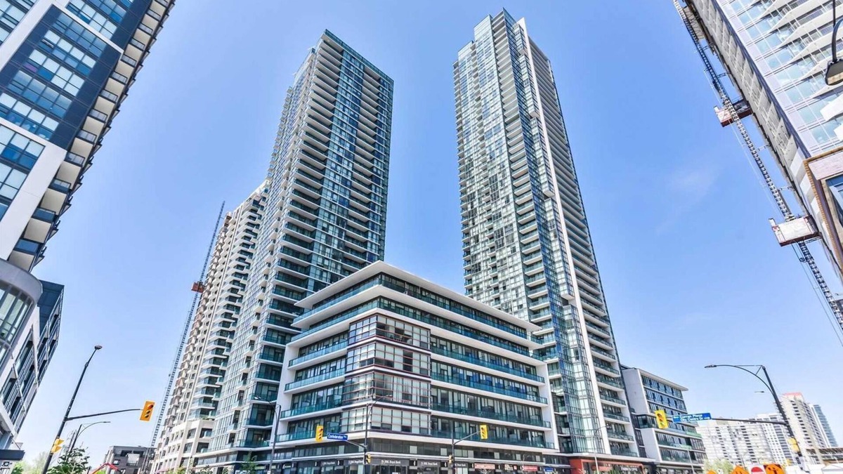 Downtown Mississauga Condo | Beautiful 2Bed 2Bath Condo Steps to Square One