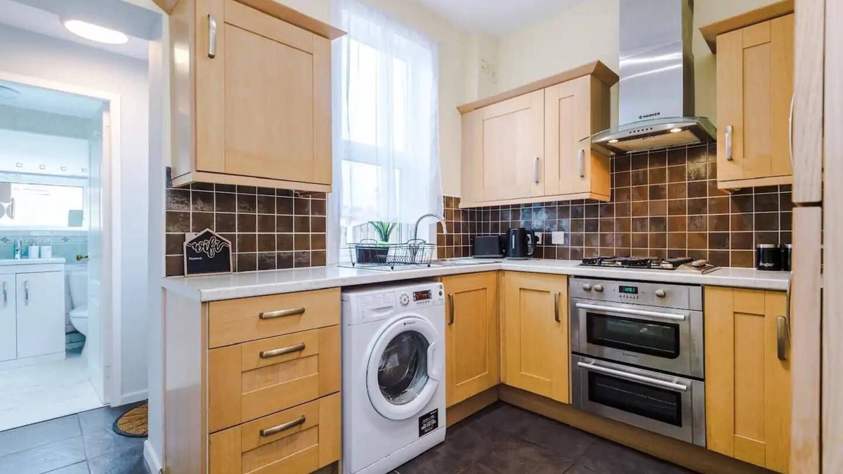 Stanley House | Beautiful 2Bed House near Pinderfield Hospital