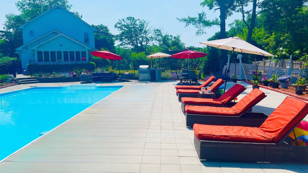 Shinnecock Hills Apartment | Beautiful 2bedroom w Pool close to the beach and Southampton Village