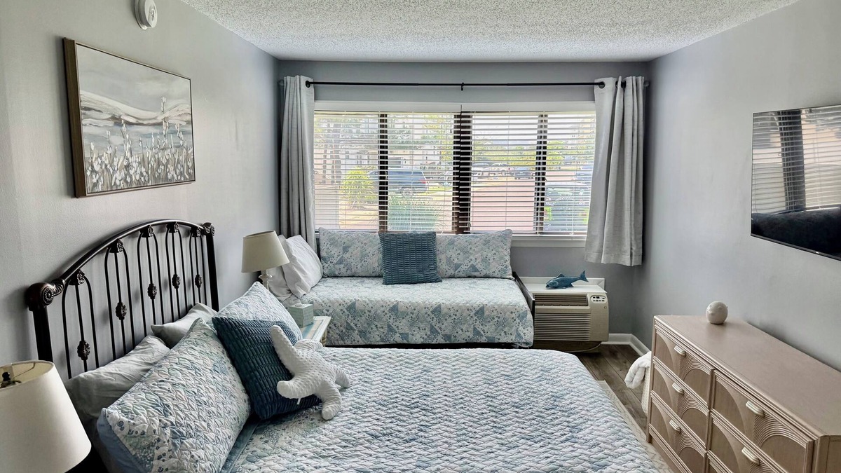 Southend Condo | Beautiful 2BR/2BA Condo Steps from the Beach
