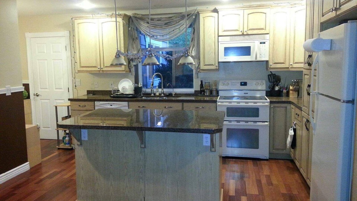 Bellingham House | Beautiful 2BR/2BA Spacious Home in an Amazing Location - Rare Gem!