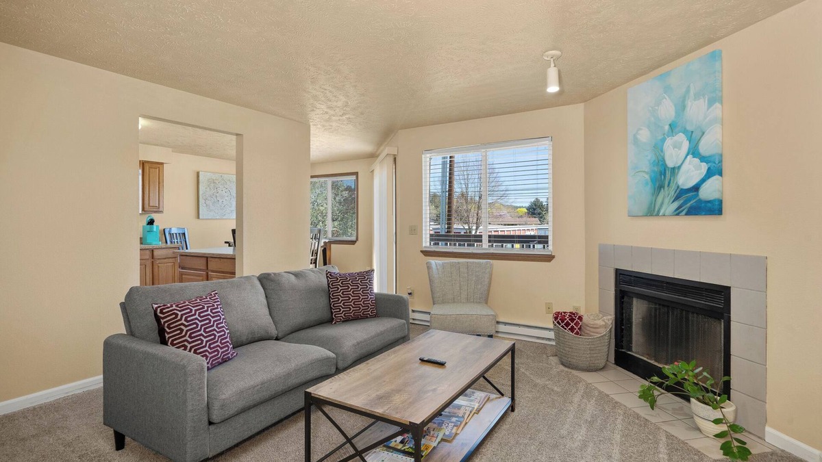 Spokane Valley Apartment | Beautiful 2BR APT 1 ⭑ Balcony ⭑ Free Parking ⭑ Keurig ⭑ Near Attractions